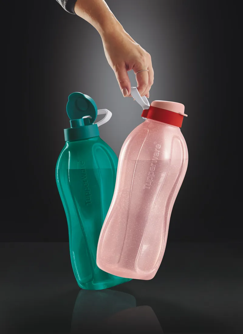 Garrafas Eco Tupper Plus de 2 litros, com alça prática para carregar — hidratação para a família toda em casa, no trabalho ou na estrada.