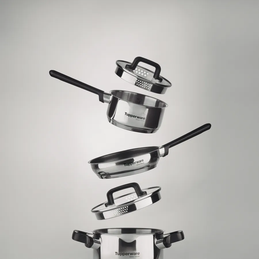 Linha de panelas em aço inox Tupperware, com cabos anatômicos e alta durabilidade para o preparo do dia a dia.