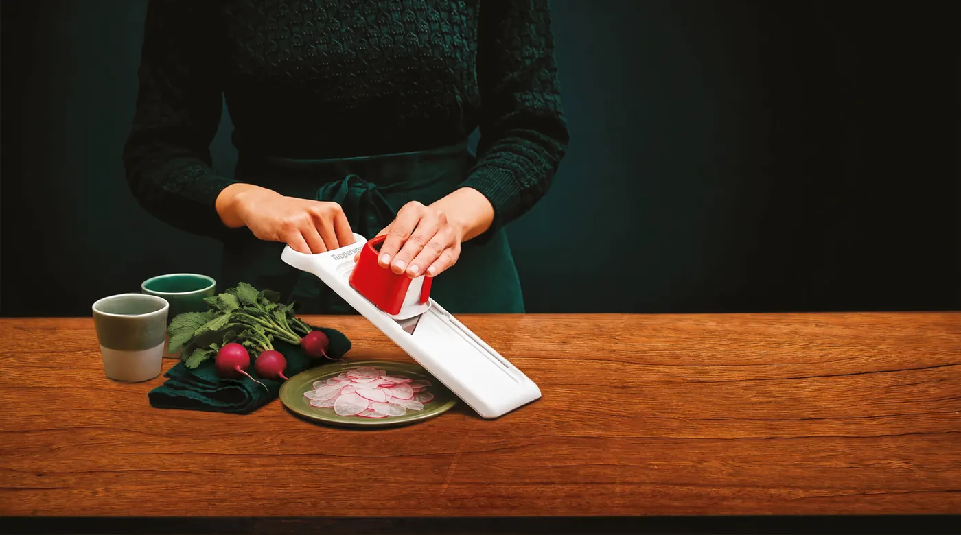 Super Chef Mini para fatiar legumes e verduras com praticidade — saladas e acompanhamentos prontos em instantes.
